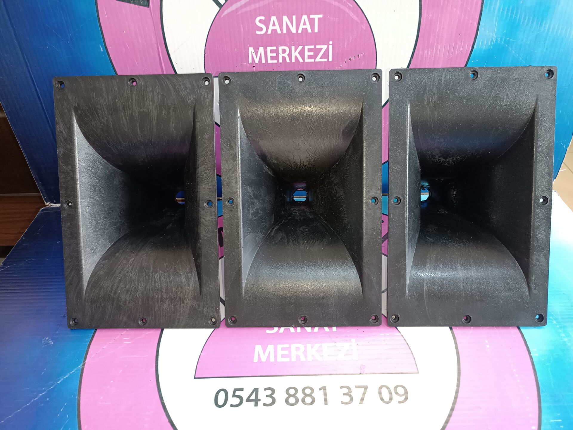 19.5x31.5 PLASTİK HORN